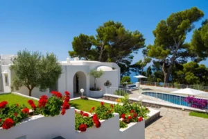 Beautiful Luxe Capri Luxe View Villa with Large Swimming Pool From VILLAWAY®